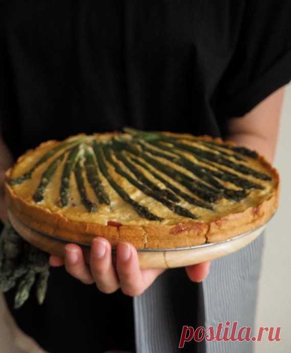 ​Киш с тофу на корже из нутовой муки