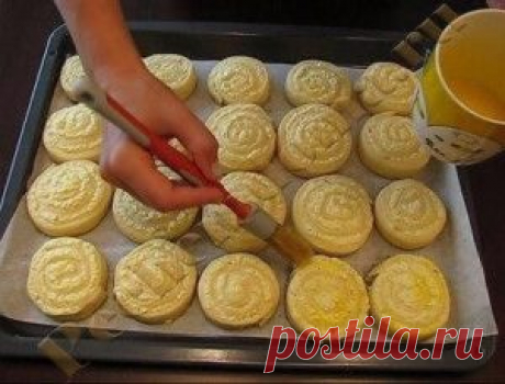 Творожные завитушки в сметанной заливке
