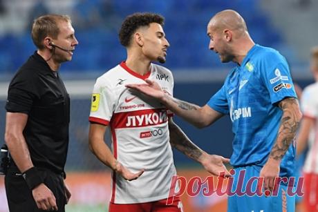 Семак прокомментировал уход украинца Ракицкого из «Зенита». Главный тренер «Зенита» Сергей Семак прокомментировал уход из клуба бывшего защитника сборной Украины Ярослава Ракицкого. Специалист отметил, что благодарен 32-летнему игроку обороны за три года работы. Семак подчеркнул, что Ракицкий сыграл большую роль в достижении результатов команды за это время.