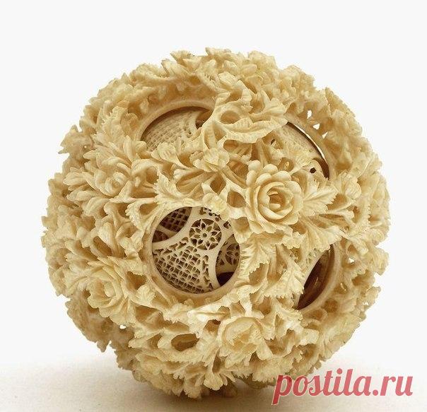 Резьба по кости шар в шаре - невероятно тонкая работа
