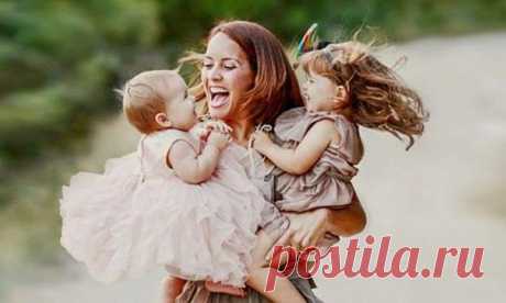 30 ПРОСТЫХ ТРЮКОВ, ЧТОБЫ ВАШ РЕБЕНОК ЗАСИЯЛ ОТ СЧАСТЬЯ Многие мелочи, которые кажутся нам совершенно банальными, имеют огромное значение для детей. Детское восприятие намного ярче, эмоциональнее, — любая незначительная для взрослого вещь становится открытием для ребенка. 1. Надеть ожерелье из макарон на шею. И ходить в нем весь день. Ну или, по крайней мере, пока вам не понадобится выйти из дома. 2. Создать фамильный девиз или слоган. («Неудержимые!», «Мы можем!», «Мы сделаем это!») и повесить…