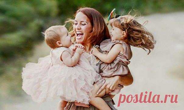 30 ПРОСТЫХ ТРЮКОВ, ЧТОБЫ ВАШ РЕБЕНОК ЗАСИЯЛ ОТ СЧАСТЬЯ Многие мелочи, которые кажутся нам совершенно банальными, имеют огромное значение для детей. Детское восприятие намного ярче, эмоциональнее, — любая незначительная для взрослого вещь становится открытием для ребенка. 1. Надеть ожерелье из макарон на шею. И ходить в нем весь день. Ну или, по крайней мере, пока вам не понадобится выйти из дома. 2. Создать фамильный девиз или слоган. («Неудержимые!», «Мы можем!», «Мы сделаем это!») и повесить…