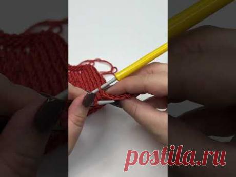 Самый простой способ закрытия петель при помощи крючка.#вязание #вязаниеспицами #вязаниекрючком