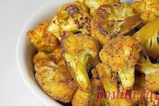 Как приготовить самую вкусную цветную капусту в мире: лучше я не пробовал!
Даже если ты не особый фанат блюд из цветной капусты, однозначно попробуй приготовить этот овощ по новому рецепту!!!
Румяную, ароматную, хрустящую снаружи и нежную внутри, жареную цветную капусту в сырной панировке невозможно не полюбить!
Жареная цветная капуста
ИНГРЕДИЕНТЫ
● 1 кочан цветной капусты
● 3 яйца
● 6 ст. л. муки
● масло для жарки
● 1 ст. панировочных сухарей
● 50 г тертого твердого сыра
● 1/2 ч. л. приправы
