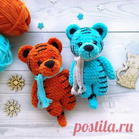 Тигрёнок амигуруми. Схемы и описания для вязания игрушек крючком! Бесплатный мастер-класс от Дарьи Баыш по вязанию тигрёнка из плюшевой пряжи. Высота вязаной крючком игрушки примерно 20 см. Для изготовления плюшевого…