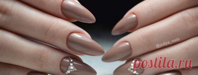 Бежевый маникюр со стразами: 100 фото модных тенденций дизайна