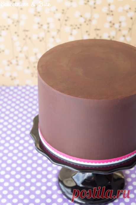 Ganache me! Как покрыть торт ганашем и получить идеально острые края! | HomeBaked