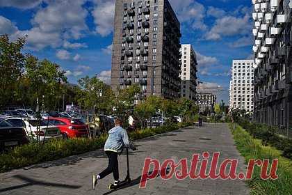 Москвичам пообещали третье бабье лето. «Старое» бабье лето ждет москвичей во второй декаде октября, при этом в начале этого месяца будет прохладно — плюс 7-12 градусов Цельсия днем, 2-7 градуса ночью. На предстоящей неделе в столицу придет похолодание. Днем 25 сентября максимальная температура воздуха составит плюс 19 градусов.