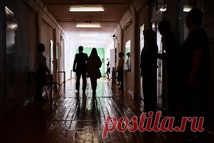 В России чиновник заступился за давшего подзатыльник ребенку учителя и осудил родителей