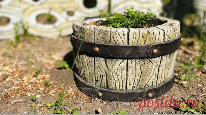 С пластикового ведра из под краски, сделали красивый вазон для цветов. | Всё Просто | Яндекс Дзен