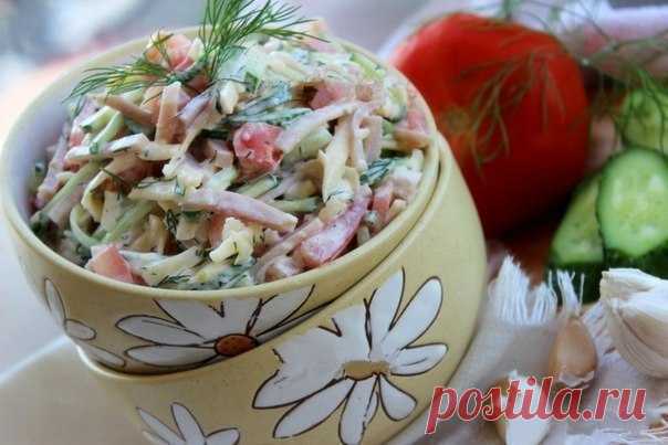 Вкусный, пикантный салат из ветчины, помидоров, огурцов и сыра