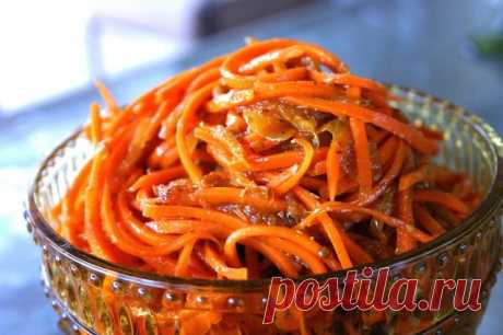 МОРКОВЬ ПО-КОРЕЙСКИ НАСТОЯЩИЙ РЕЦЕПТ КАК НА РЫНКЕ🥕🥕   
Наверно, не одной мне сложно пройти мимо корейских салатов. 
Очень Сочная и Ароматная закуска. Готовлю её больше 15 лет. 
Сохраняйте рецепт, ведь скоро Новый год, а такая морковь, отличная закуска! Украсит любой стол. Просто изумительный рецепт!
Готовлю по этому рецепту больше 15 лет. 
Некоторые обжаривают в морковь лук или используют масло, в котором жарился лук - я не люблю. 
Орехи по желанию. Мама добавляет много,...