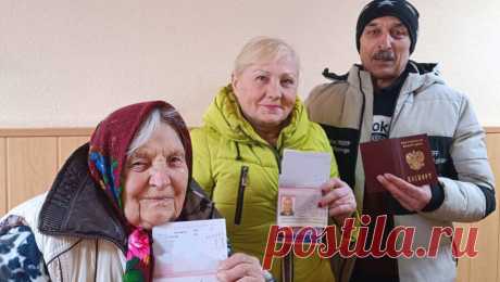 Жители Авдеевки получили первые российские паспорта. Глава Ясиноватского муниципального округа Дмитрий Шевченко в своем Telegram-канале сообщил, что жителям Авдеевки (ДНР) выдали первые российские паспорта. &quot;Первые паспорта гражданина Российской Федерации получили жители освобожденной ...