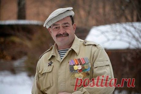 МИХАИЛ   КОЖУХОВ,  оказывается  не   только  прекрасный  телеведущий  и  переводчик. Он  ветеран Афганистана.