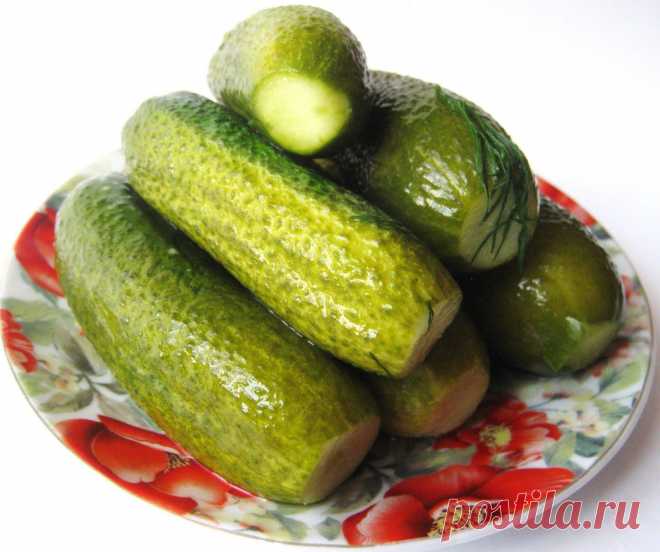 ОЧЕНЬ,ОЧЕНЬ ВКУСНЫЕ ОГУРЧИКИ))))) (Всем советую))))) 
на 1 литр воды: 

4 ст.л. сахара (без горки!!) 

1 ст.л. соли (с горкой!!) 
100 г уксуса!! 
способ приготовления: 

В каждую(литровую)банку: 

1 лист хрена 
1 зуб. чеснока 
1 лист лавр. листа 
1 зонт. укропа 
2-3 шт. перца горошком 

Заливать кипятком 2 раза - сливать в раковину.... 
На 3-й раз залить расолом......закатать и под шубу....)))
#МариновнныеОвощи #огурцы #ПолезноЗнать