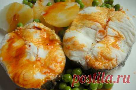 Merluza a la gallega (Хек по-галисийски). Испания по-русски - все о жизни в Испании Merluza a la gallega – это легкое и полезное рыбное блюдо из галисийской кухни. Может служить праздничным блюдом, а способ приготовления подойдет и для других видов белой рыбы.