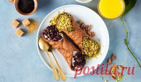 Канноли
Мука
2 стакана
Яйцо
1 штука
Растительное масло
1 ст. ложка + для жарки
Сахар
1 ст. ложка
Красное виное
¹⁄₄ стакана
Молоко
3 ст. ложки
Куриный белок
1 штука
Рикотта
4 стакана
Сахарная пудра
3⁄₄ стакана
Молотая корица
1 щепотка