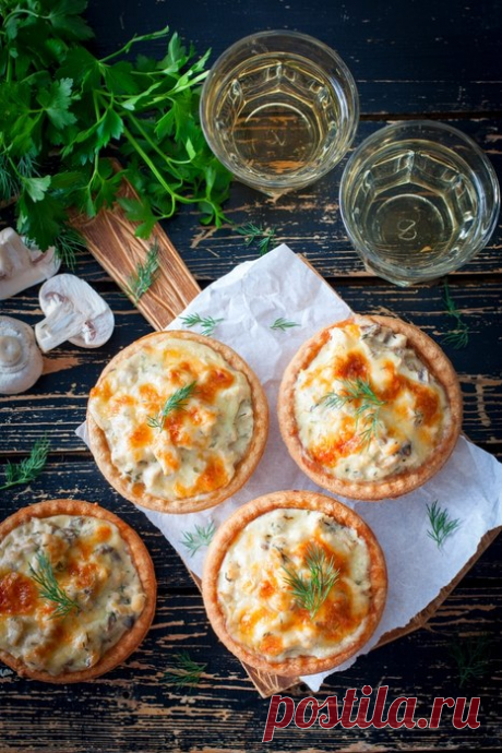 Жульен в тарталетках с курицей и грибами