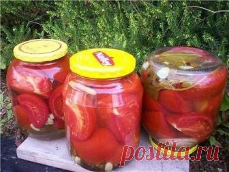 Помидоры ПАЛЬЧИКИ ОБЛИЖЕШЬ

На дно 1-литровой банки: петрушка, чеснок, 1 ст. л. масла.
Круглые помидоры (не "сливки") разрезать на 4 части, сложить в банки. На помидоры - 2-3 кольца лука.
МАРИНАД (на 8 1-литровых банок):
3 л. воды, 3 ст. л. соли, 7 ст.л. сахара, перец горошком, лавровый листик - закипятить. После закипания + 1 стакан уксуса. Маринад остудить, залить помидоры. Стерилизовать 12-15 минут.

Мои дополнения:
не рекомендую "сливки", т.к. в них мало сока. Лук полу...