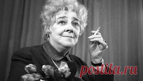 Главное — живой жизнью жить, а не по закоулкам памяти шарить.

Фаина Георгиевна Раневская