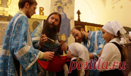 Кто причащается первым в православной церкви ПРИХОД ВОСКРЕСЕНСКОЙ И ВСЕХСВЯТСКОЙ ЦЕРКВЕЙ Г. БЕЛАЯ ХОЛУНИЦА. В Храм Божий надо ходить, пока ноги носят.