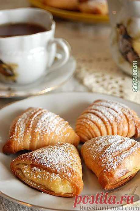 Итальянские кудрявые слойки с начинкой.