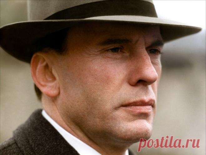 Жан-Луи Трентиньян, 11 декабря, 1930
• 17 июня 2022