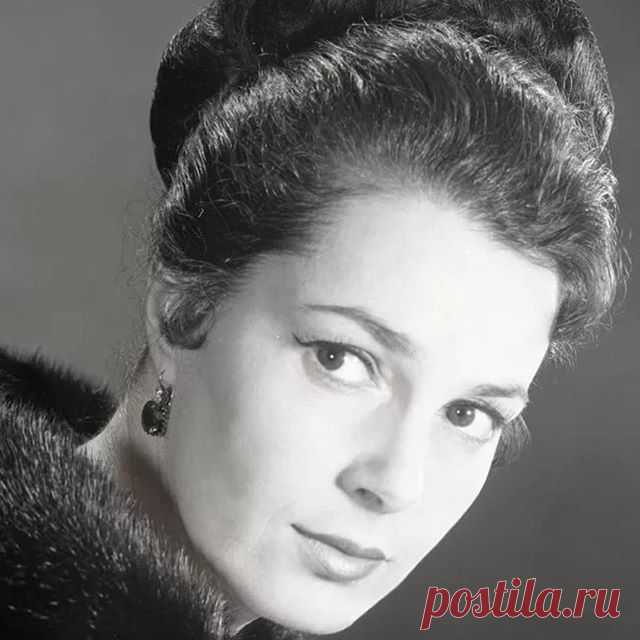 На изображении может находиться: 1 человек, часть тела крупным планом
