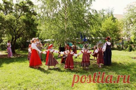 Народные приметы на Троицу / Мистика