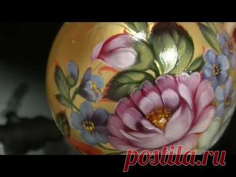 Елочный шар с Жостовской росписью.