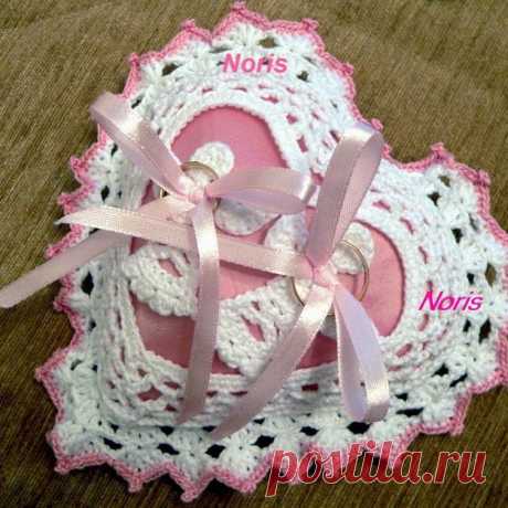Подушка для колец  #вязаниекрючком #accessories #свадебныеаксессуары #вязаниеназаказ #свадьба #вяжутнетолькобабушки #kharlova_crochet #weddingaccessories #подружканевесты #невеста #жених #wedding