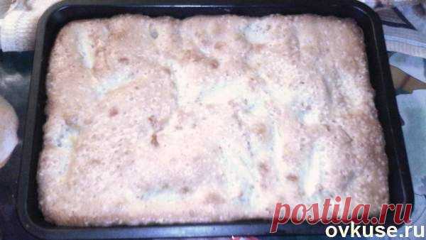 Шарлотка обыкновенная с яблоками - Простые рецепты Овкусе.ру