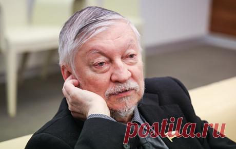 Анатолий Карпов: мог бы соперничать с Карлсеном, который зазнался. Анатолию Карпову 23 мая исполнилось 75 лет. В преддверии своего юбилея 12-й чемпион мира рассказал о том, как полюбил шахматы, о противостоянии с Бобби Фишером, о негативном влиянии компьютеров на игру и о том, смог ли он победить зазнавшегося Магнуса Карлсена
