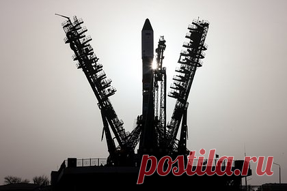 «Союз-2.1а» с «Прогрессом МС-25» установили на стартовый стол. Ракету «Союз-2.1а» с кораблем «Прогресс МС-25» установили на стартовый стол №31 космодрома Байконур. Об этом в Telegram сообщает государственная корпорация «Роскосмос». После установки носителя на стартовый стол специалисты космодрома продолжили подготовку ракеты к пуску.