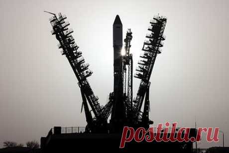 «Союз-2.1а» с «Прогрессом МС-25» установили на стартовый стол. Ракету «Союз-2.1а» с кораблем «Прогресс МС-25» установили на стартовый стол №31 космодрома Байконур. Об этом в Telegram сообщает государственная корпорация «Роскосмос». После установки носителя на стартовый стол специалисты космодрома продолжили подготовку ракеты к пуску.