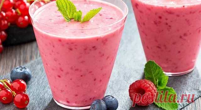 Смузи с кефиром - 6 рецептов кефирных пп-коктейлей Сделать вкусные питательные и низкокалорийные пп-смузи с кефиром можно по-разному - в блендере и без, с ягодами, фруктами, овощами и зеленью.