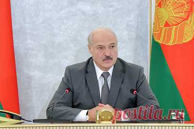 Лукашенко жестко поставил задачу по уборке урожая со словами "умри, но сделай". Вместе с тем белорусский президент указал, что нынешняя уборочная кампания организована значительно лучше, чем в предыдущие годы