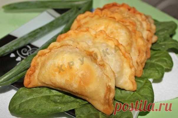 Уральские посикунчики с мясом

Впервые слышите о пирожках посикунчиках? Или наоборот, слышали о них и захотели приготовить?
У нас есть рецепт! Вы сразу же влюбитесь в эти уральские пирожки! Их вкус незабываем. Почему эти маленькие пирожочки называют 