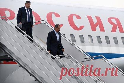 Лавров прилетел в Мали. Глава МИД России Сергей Лавров прилетел с визитом в Мали. В Бамако у Лаврова запланированы встречи с главой МИД Мали Абдулаем Диопом, а также президентом переходного периода Ассими Гойтой. Как ожидается стороны обсудят региональную и международную ситуацию, в том числе события вокруг Украины.