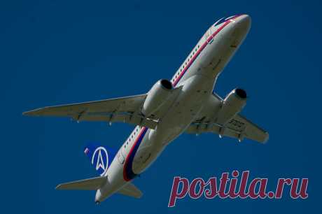 2020 июль. На самолете SSJ 100 начались испытания российской навигационной системы БИНС-2015 разработанной ПАО «Московский институт электромеханики и автоматики». Основная особенность инерциальных систем — полная автономность, то есть независимость от наземных и космических источников сигналов. Высокие характеристики БИНС-2015 обеспечиваются применением лазерных гироскопов и прецизионных акселерометров