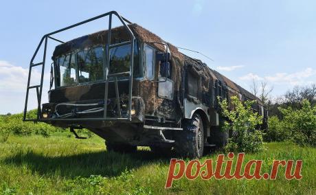 Минобороны отчиталось об ударе по колонне из 15 топливозаправщиков ВСУ. Российские военные нанесли удар с помощью оперативно-тактического ракетного комплекса «Искандер-М» и уничтожили колонну из 15 топливозаправщиков в Сумской области.