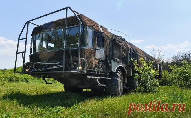 Минобороны отчиталось об ударе по колонне из 15 топливозаправщиков ВСУ. Российские военные нанесли удар с помощью оперативно-тактического ракетного комплекса «Искандер-М» и уничтожили колонну из 15 топливозаправщиков в Сумской области.