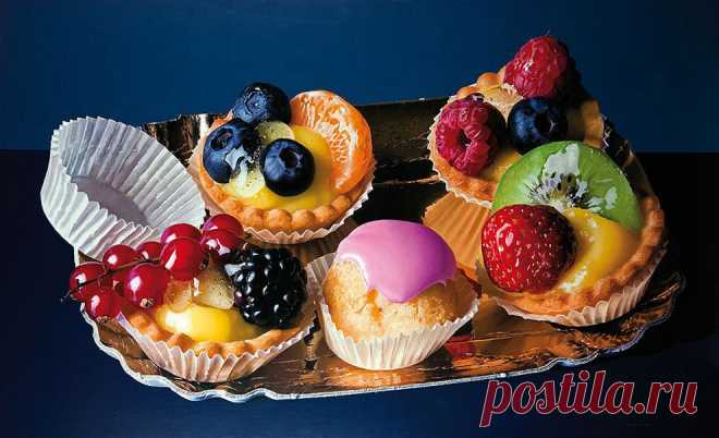 Реалистичные вкусности итальянского художника Лиуджи Бенедиченти.
Итальянский художник Лиуджи Бенедиченти (Luigi Benedicenti) известен своими гиперреалистичными работами. Вы только взгляните на все эти сладости, нарисованные им! (25 фотографий)