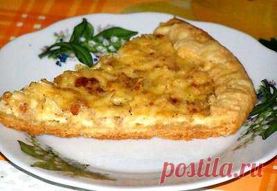 Открытый пирог с луком и фаршем