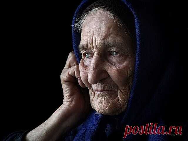 БАБУШКИНЫ МУДРЫЕ СОВЕТЫ   

- Воду пей перед едой – будешь долго молодой.

- Коже рук вернет былое сок чесночный и алоэ.

- Гепатиту гибель дарят корни ревеня в отваре.

- Чем старее мужичок, тем важней ему лучок!

- Вену видно изнутри – уксус яблочный вотри.

- Натощак зуб чеснока – сутки вирус в дураках.

- Мёд, лимоны и чеснок одышку пустят наутек.

- Глицерин, лимон и мед съешь, и кашель отойдет.

- Мёд с морковью, облепихой язву ног осадят лихо.

- Ревматизм натри и г...