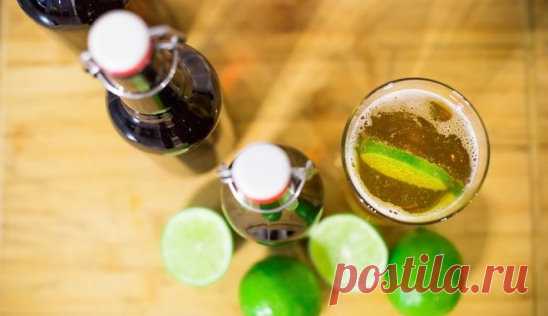 Рецепты лечения печени, проверенные веками
Чем лечили печень наши прабабушки и прадедушки? Корень солодки, как лечебное средство почти не имеющее противопоказаний, применяется уже на протяжении 3000 лет. Что же такого волшебного содержит в себе не примечательный на первый взгляд фиолетовый цветок? В составе присутствует глицирризиновая кислота. Этот корень ценен не только лечебными, но и профилактическими свойствами: он способен предотвращать развитие многих заболеваний. Сейчас развитие техноло