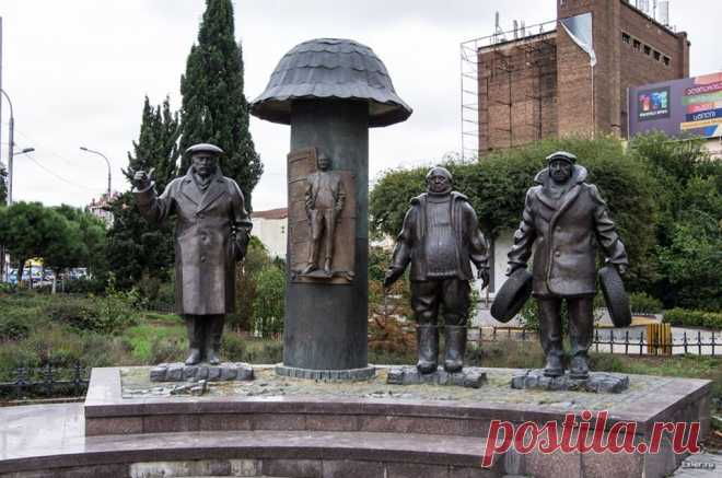 Памятник героям фильма "Мимино", Тбилиси / Это Грузия, детка