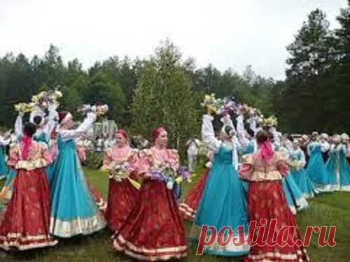 Красная горка: традиции и обычаи народного праздника Красная горка проходит в первое воскресенье после наступления Пасхи. Это народный праздник, сопровождающийся массовыми гуляниями, а также связанный со множеством традиций и обычаев.