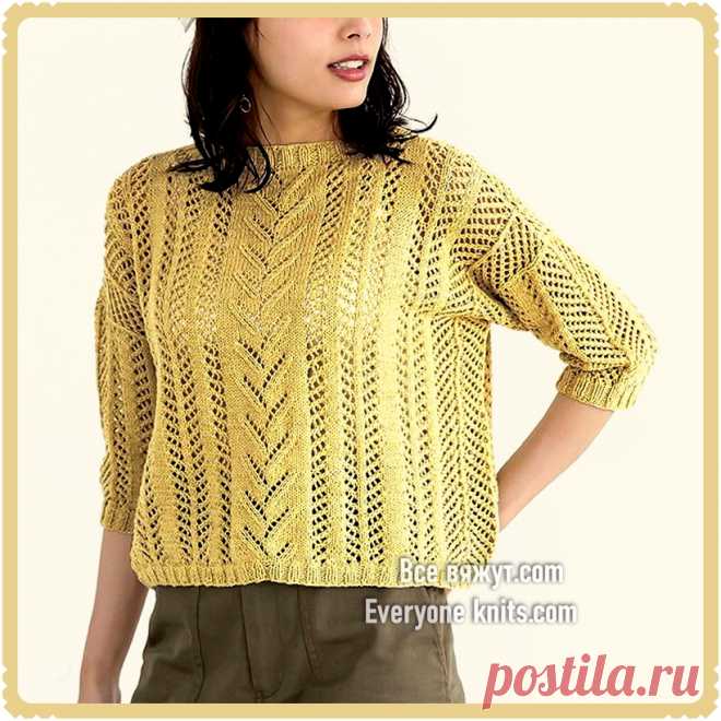 АЖУРНЫЙ ПУЛОВЕР СВОБОДНОГО СИЛУЭТА С УКОРОЧЕННЫМИ РУКАВАМИ.
Связан спицами с чередованием вертикальных дорожек из лицевой глади и сетчатого узора с ажурным узором по центру переда и спинки.