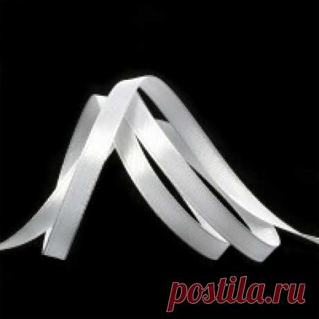 Лента атласная 1/4" (6мм) цв.3001 белый IDEAL уп.27,4 м Лента атласная 1/4" (6мм) цв.3001 белый IDEAL уп.27,4 м